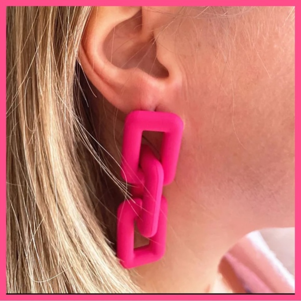 New Acrylic Chain Link look Fuchsia or Hot Pink, Post or Stud Earrings.‎